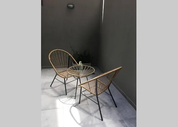 Hermoso Nuevo Con Piscina, Balcon Y Patio